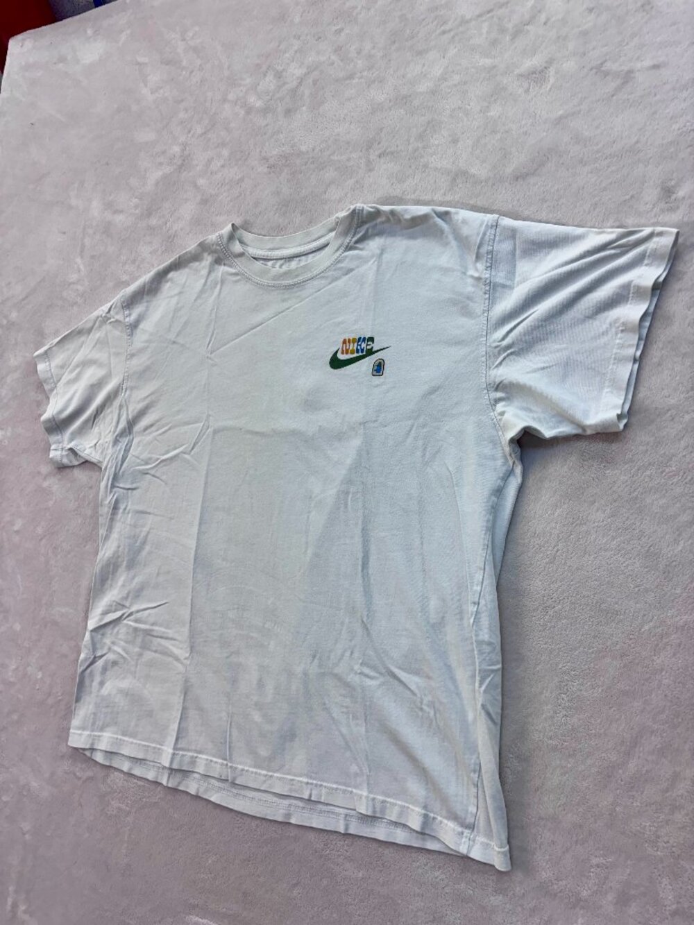 Nike Men's The Nike Tee --- "Radiant Sole" --- Size: Large --- Great Condition!!